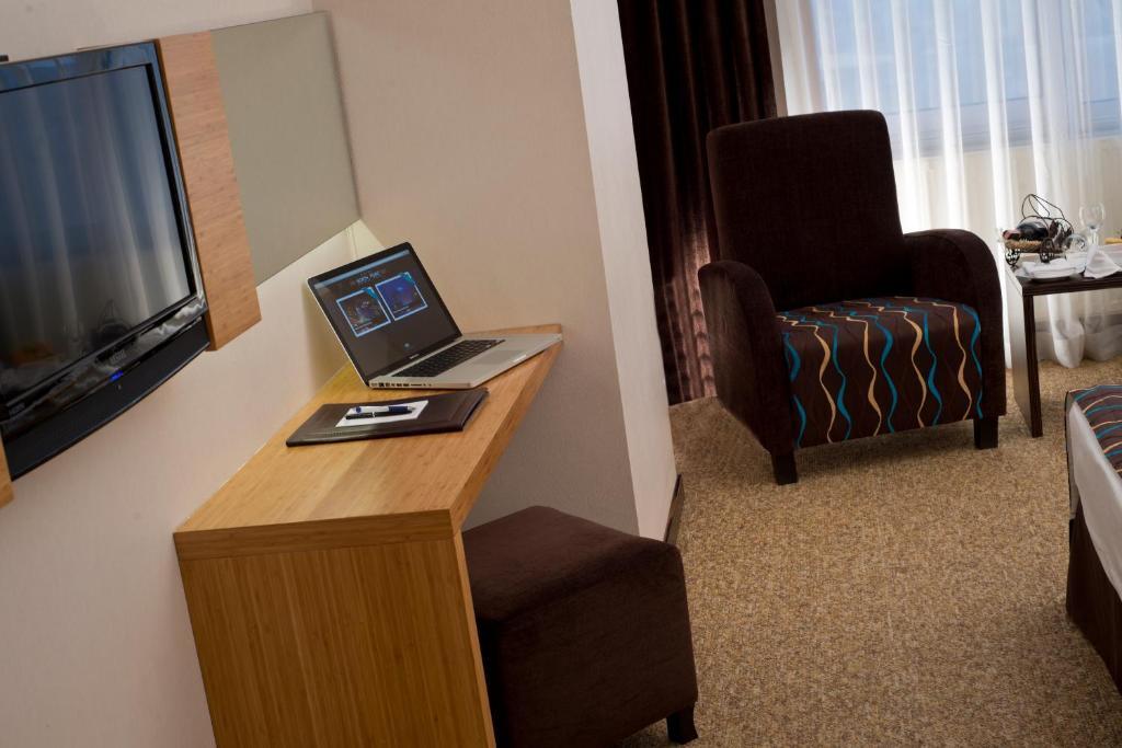 North Point Hotel 데니즐리 객실 사진