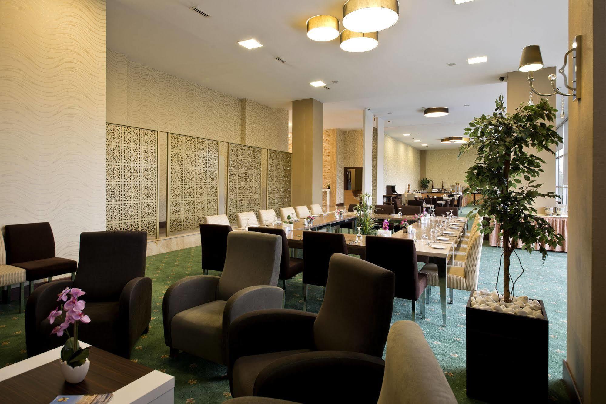 North Point Hotel 데니즐리 외부 사진